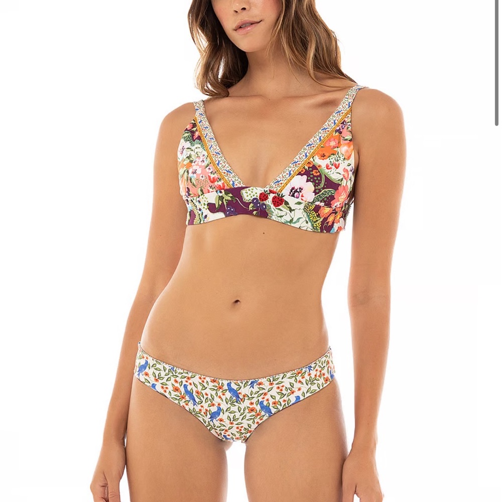 NWT AGUA BENDITA
Audrey Bikini Bottom size XL and Megan Bikini Top size XL